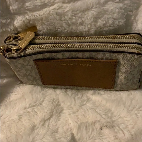 Michael Kors Double zip wristlet - Picture 2 of 2